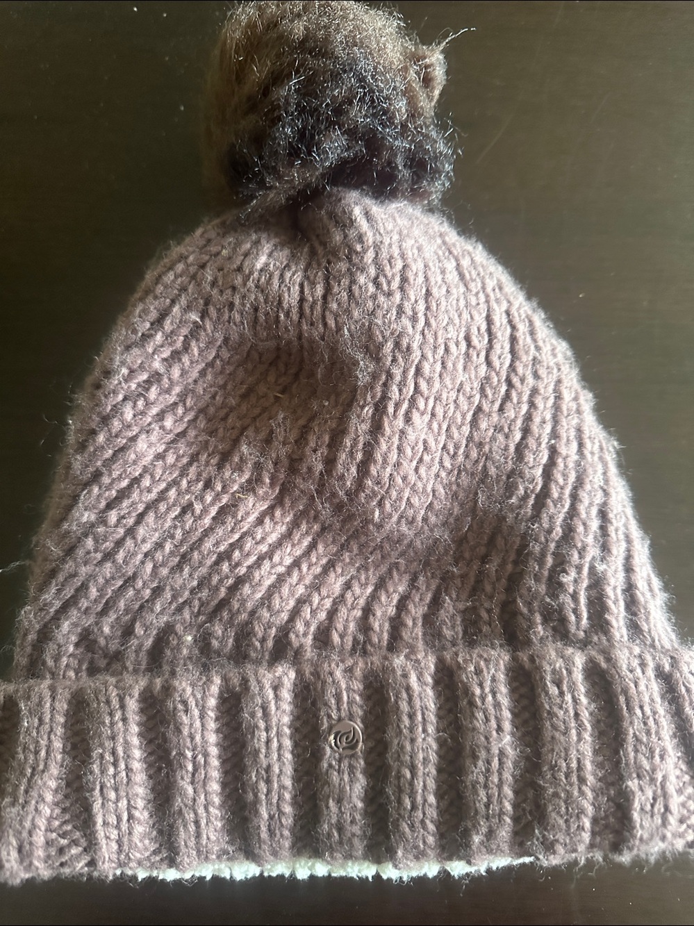 Apana fleece-lined pom-pom beanie in dusty mauve